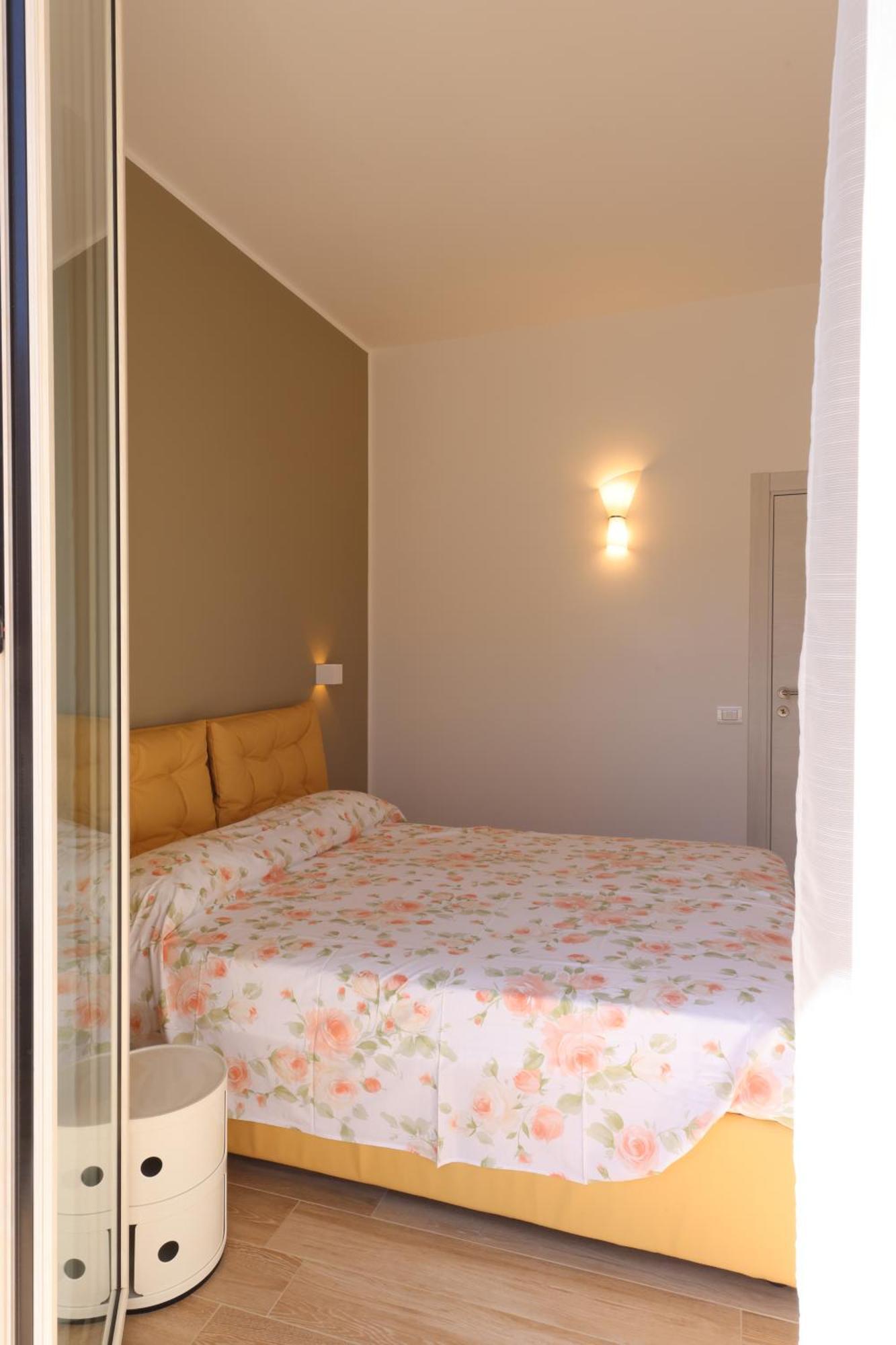 Residenza La Piazzetta Apartment *
